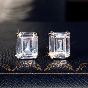 NEW 18k White Gold Emerald Cut Diamond Earrings